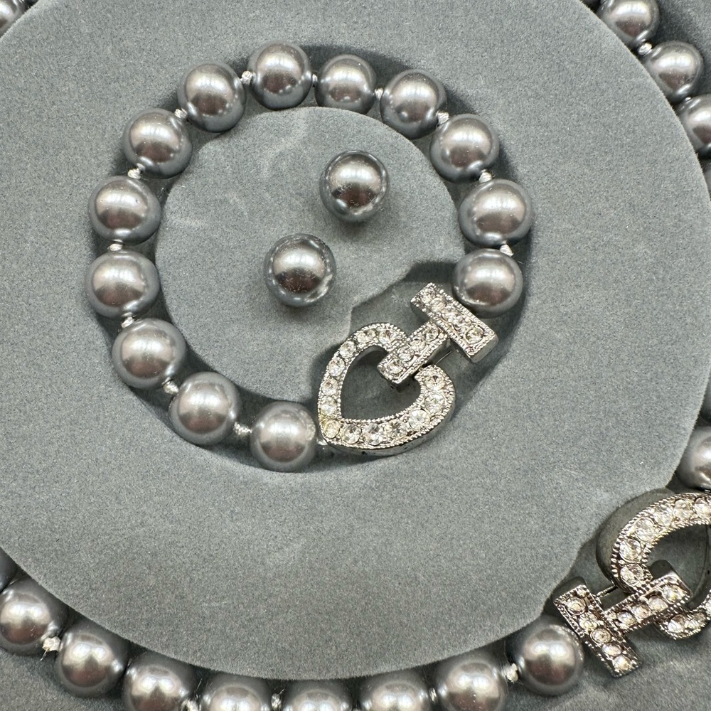 Elegant Silver Pearl Jewelry Set - Picture 6 of 6
